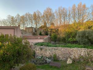 -- La Maisonette -- Casa Vacanze -- Nel centro storico a 30 mt dal Parco Aymerich, Museo Menhir, Casa di SantIgnazio - Holiday Home with Kitchen