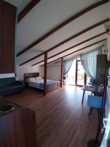 Апарт-отель "У речки"