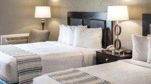 Premier Queen Suite - Non-Smoking room in Days Inn & Suites Branson Entertainment District