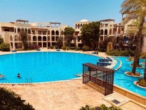 Sea View Apartment at Tala Bay Resort in Aqaba للعائلات و كبلز فقط