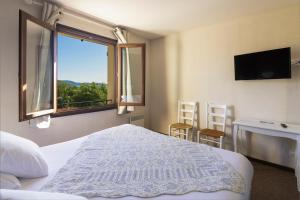 Hotels Hotel Sainte Anne : Chambre Lit King-Size avec Baignoire et Balcon 