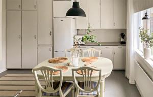 Gorgeous Home In Lyrestad With Wifi