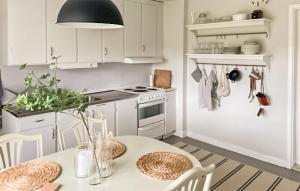 Gorgeous Home In Lyrestad With Wifi