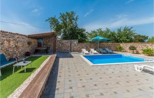 Nice Home In Donje Rastane With 3 Bedrooms, Private Swimming Pool And Outdoor Swimming Pool
