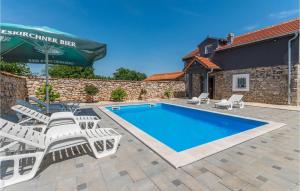 Amazing Home In Donje Rastane With Wifi