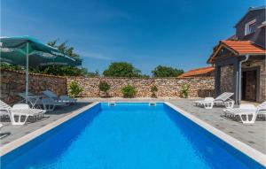 Amazing Home In Donje Rastane With Wifi 