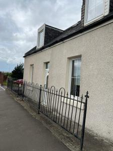 4 bed bungalow near Airport