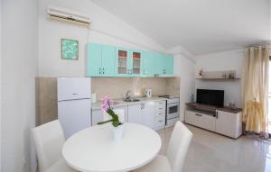 Nice Apartment In Blace With Kitchen