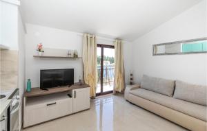 Nice Apartment In Blace With 1 Bedrooms And Wifi