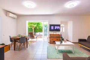 Villas VILLA PROVENCE-SPA&BBQ CENTRE AU CALME- JARDIN - TERRASSES : photos des chambres