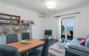 Lovely Apartment In Sutivan With Wifi