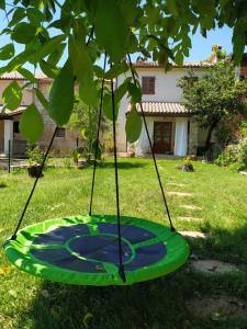 Apartment PARENZANA, little row HOUSE with big green yard in central Istria 