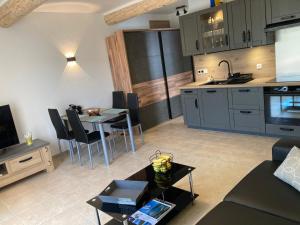 Maisons d'hotes Le Mas des Oliviers appartement 2 pieces tous conforts : photos des chambres