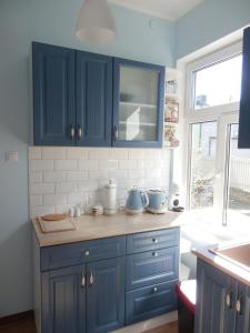 House, garden & sauna. Free parking. Train stop-200 m. Sea-1 km.