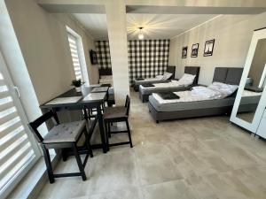 -Noclegi Marki-Pokoje z łazienkami-Parking-EV-okolica Warszawy-