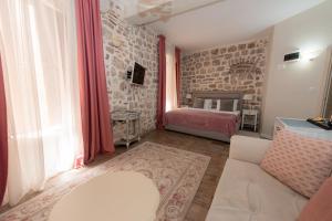 Deluxe Double Room room in Antika Guesthouse