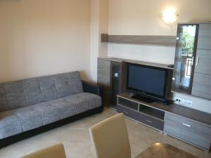 House in Zaton near Sandy Beaches & Nin