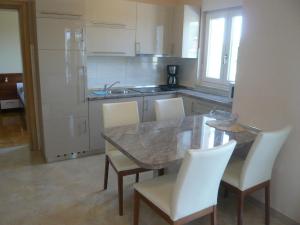Apartments Jasna in Zaton close to the beach 