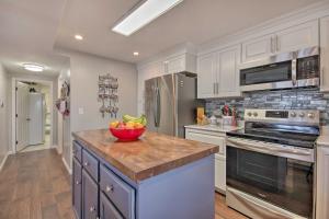 Private Dock Waterfront Lake Ozark Home!