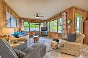 Lakefront Kalkaska Home Near Snowmobile Trails! - 卡尔卡斯卡