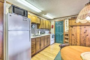 Lakefront Glen Arbor Condo with Boat Dock Access!