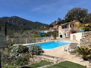 Studio indépendant de 32 m² dans les oliviers - Belgentier