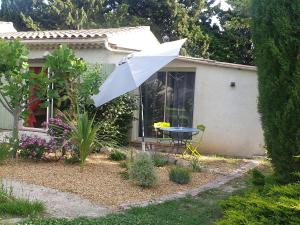 B&B / Chambres d'hotes La Gourmandine : Chambre Double ou Lits Jumeaux - Vue sur Jardin