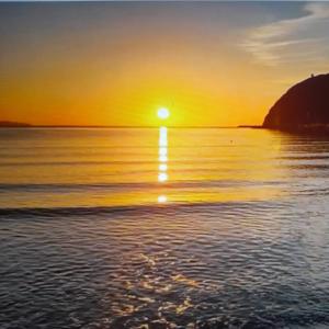 Brezza di mare appartamento in Villa con giardino e spiaggia ,casa vacanze al mare