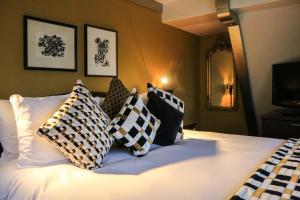 Grand Suite with Canal View room in Ambassade Hotel