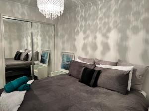 Gungahlin Luxe 5 Bedroom 2 Storey Home with Views Canberra