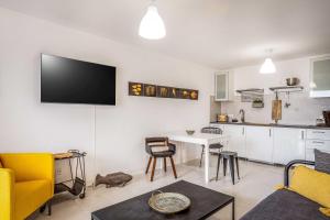 "Las Olas" by Corralejobeach Apartments