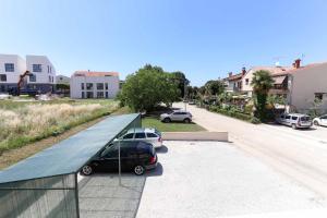 Sunshine Apartments Funtana with balcony and sea view