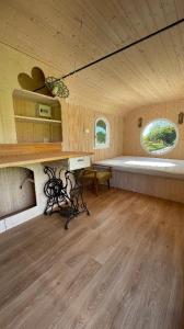 Glamping - stylová maringotka v srdci Ladova kraje, poblíž hlavního města Prahy