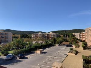 Studio cabine Les Rives de la Favière piscine et tennis les pieds dans leau