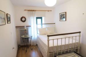 Beautiful mountain view house with fireplace