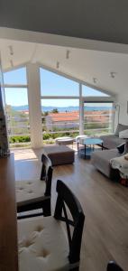 Ivas cosy apartment, sea view and free parking