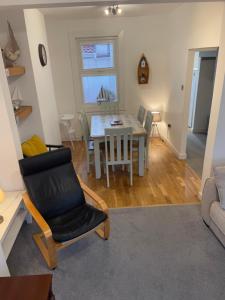 Eleven Upway Street