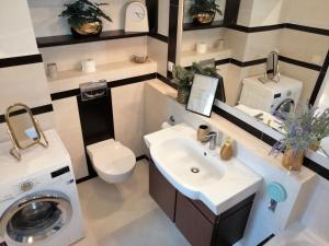 Orange Water Apartment