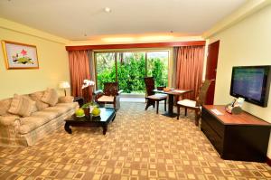 Phòng Deluxe Suite Hướng núi (Deluxe Suite Mountain View)