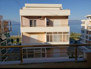 The 8th floor apartment