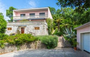 3 Bedroom Cozy Apartment In Opatija