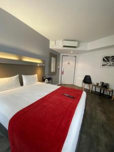 Hotels The Originals City, Hotel Les Domes, Perpignan Sud Saleilles : photos des chambres