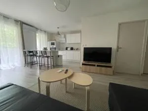 Splendide appartement 3 pièces - Parking et Clim - 瓦朗斯门