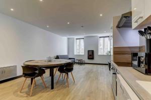 Appartements LA MANUFACTURE - TOPDESTINATION-BOURG - Centre ville - Classe 3 etoiles : photos des chambres