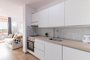 Los cristianos - San Telmo piscina y vistas mar 2