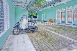 Griya Rahayu Guesthouse Mitra RedDoorz near Jatim Park 2 Batu