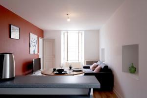 Appartements Gite Terracotta de Segre ✰ cuisine ✰ chambre (lit queen size) ✰ salon : photos des chambres