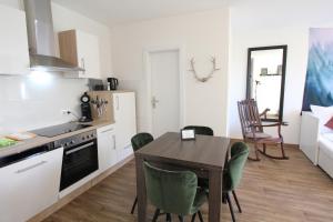Modernes Apartment - Terrasse und Parkplatz
