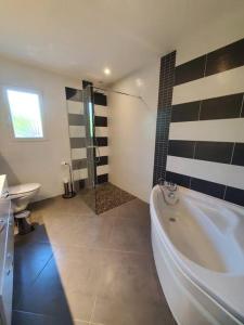 Villas La Cersoise, 10 min des plages : photos des chambres