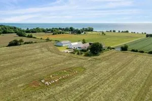 Idyllisk gård med ro, plads og havudsigt - Gudme